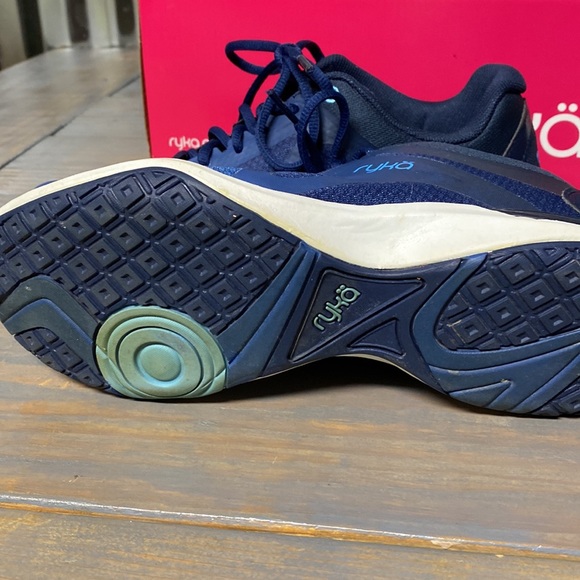 (6/ts/5) Ryka running shoes - Picture 2 of 7